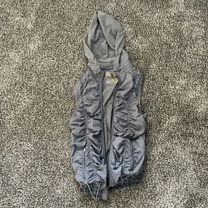 Small Colosseum Grey Vest with removable hood